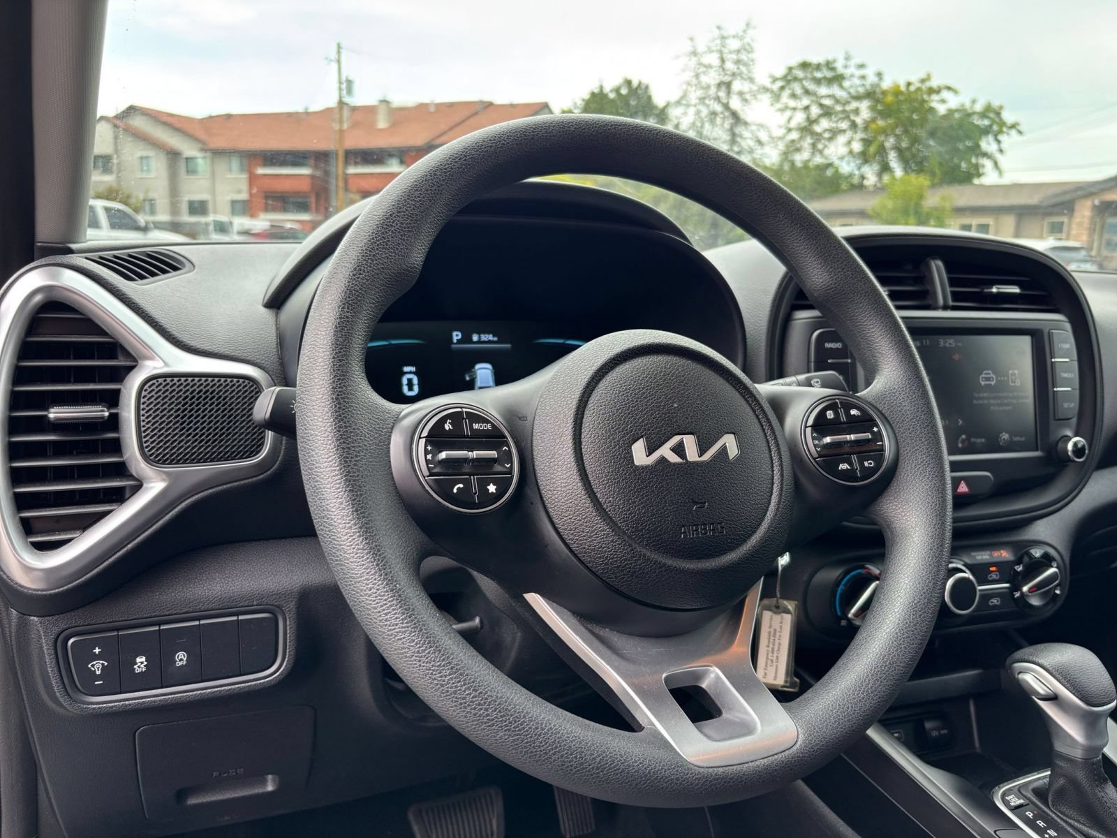 Used 2025 Kia Soul LX w/ LX Technology Package FWD image 31