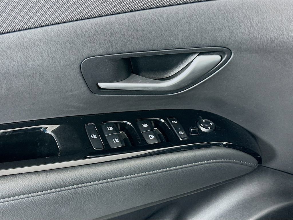 Certified 2023 Hyundai Tucson Limited AWD/4WD image 18
