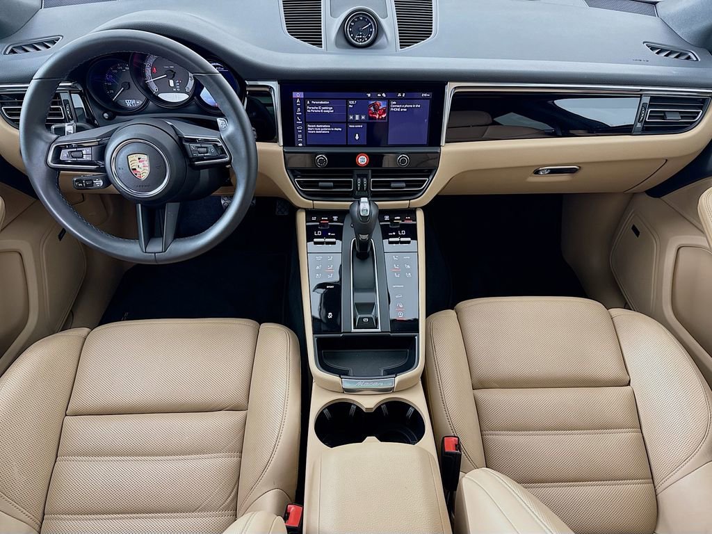 Certified 2025 Porsche Macan image 28
