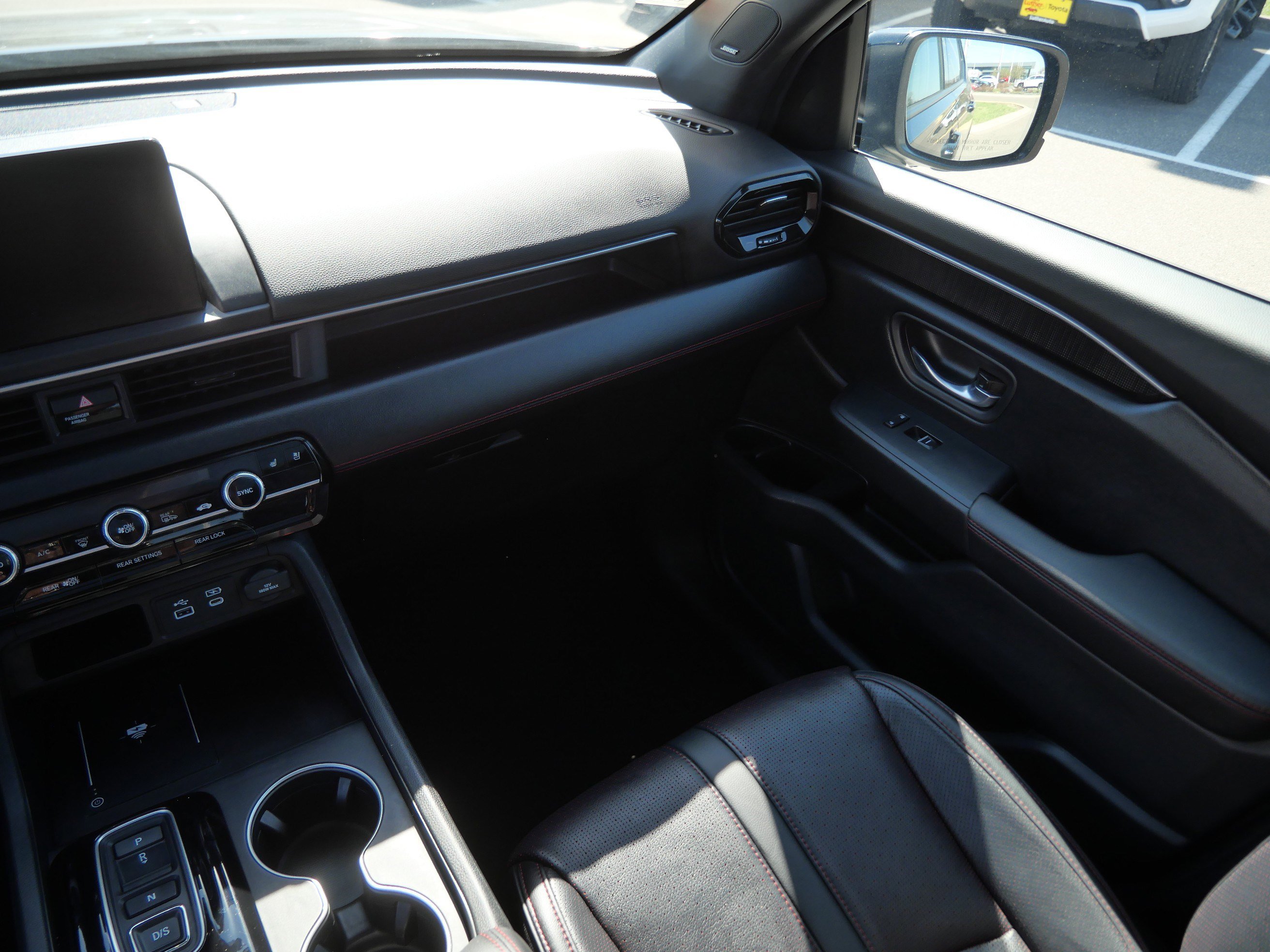 Used 2025 Honda Pilot Black Edition image 11