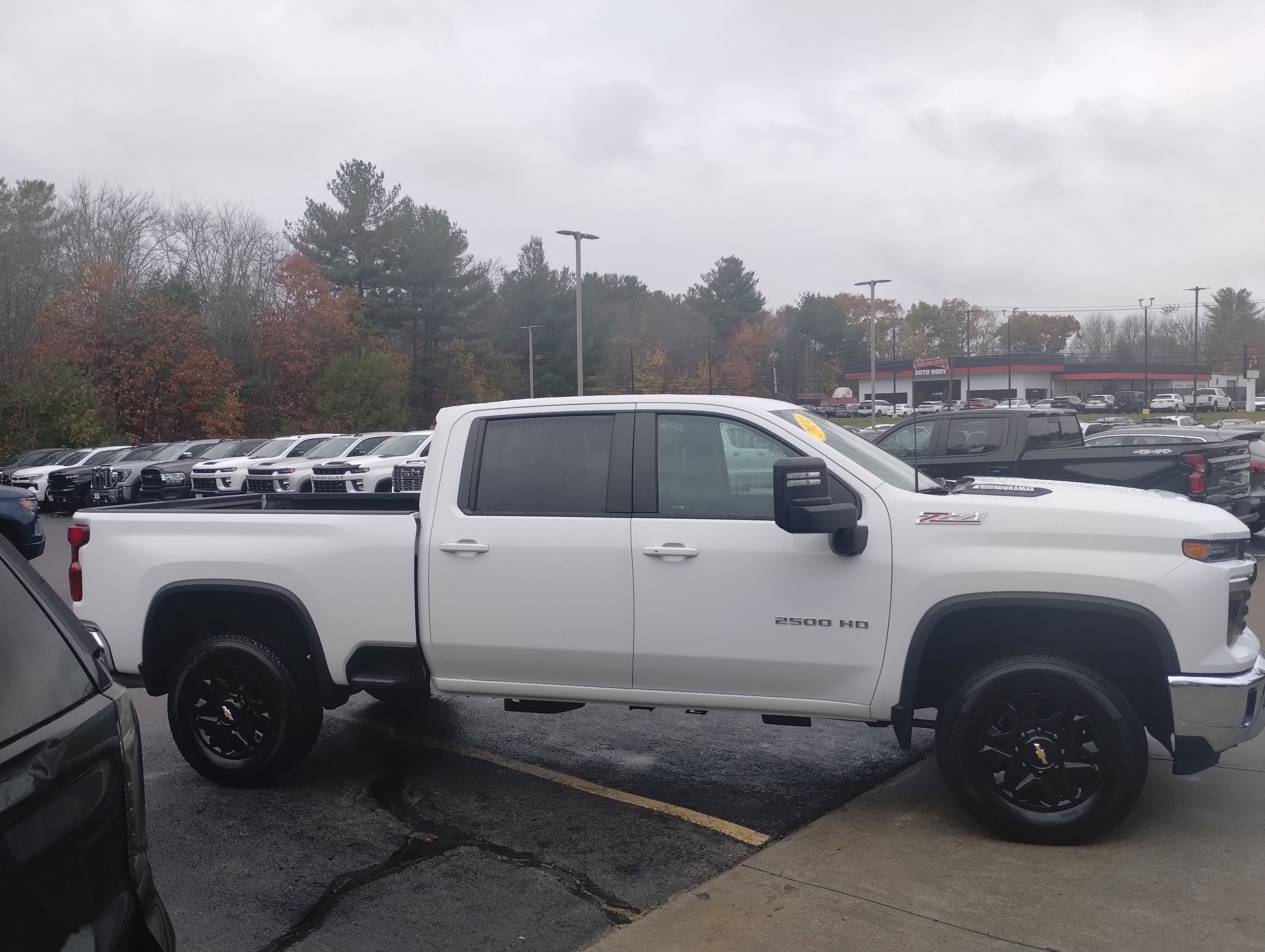 Used 2024 Chevrolet Silverado 2500 LT image 2
