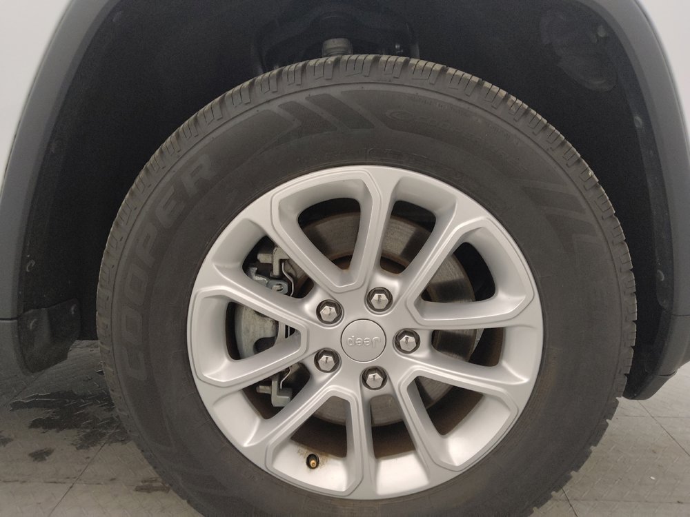 Used 2022 Jeep Grand Cherokee Laredo E RWD image 31