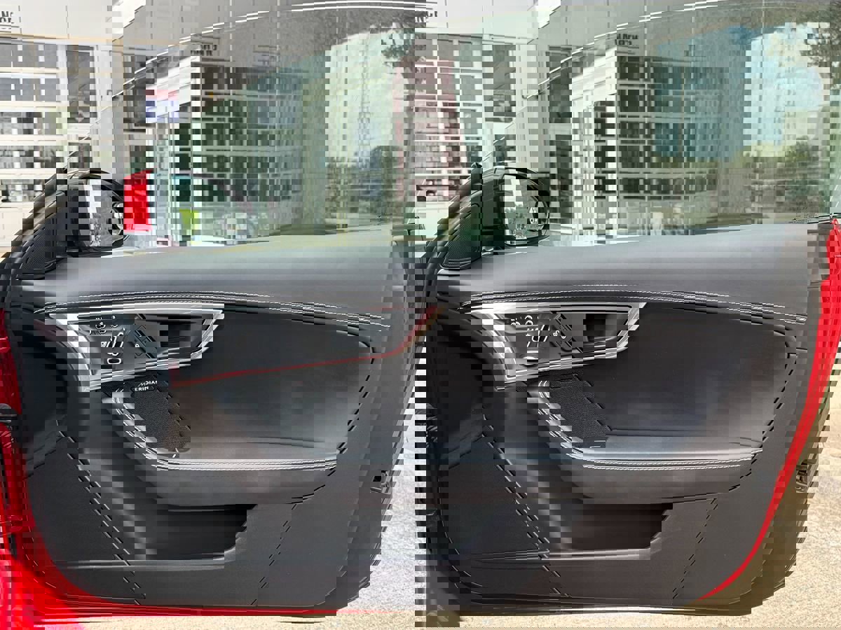 Used 2020 Jaguar F-TYPE Checkered Flag image 41