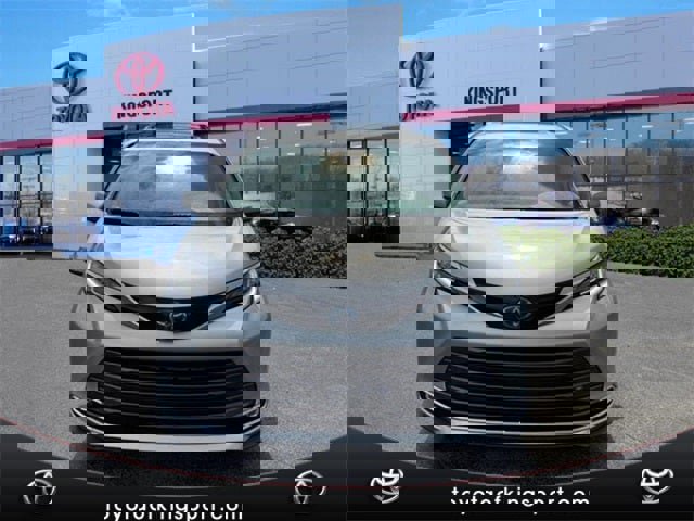 Certified 2024 Toyota Sienna Limited image 8