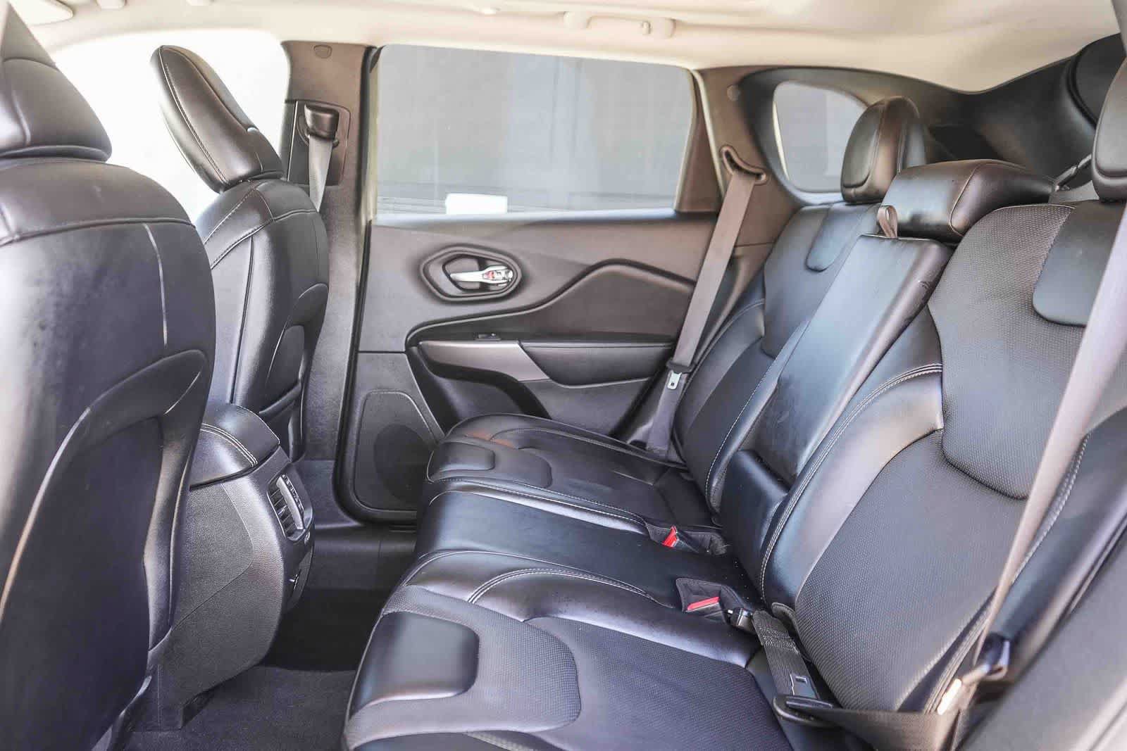Used 2022 Jeep Cherokee Latitude Lux FWD image 18