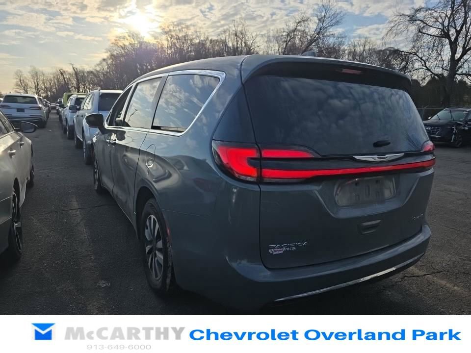 Used 2022 Chrysler Pacifica Touring-L image 4