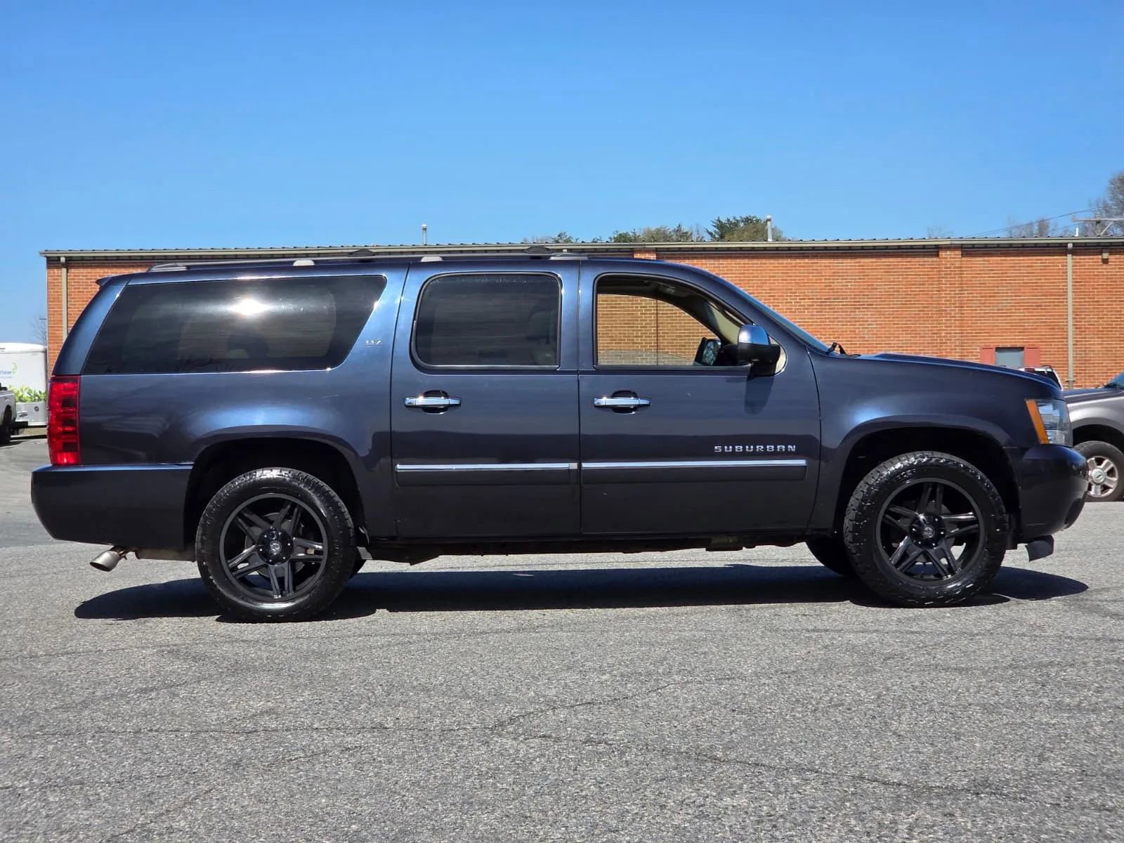 Used 2013 Chevrolet Suburban LTZ AWD/4WD image 4