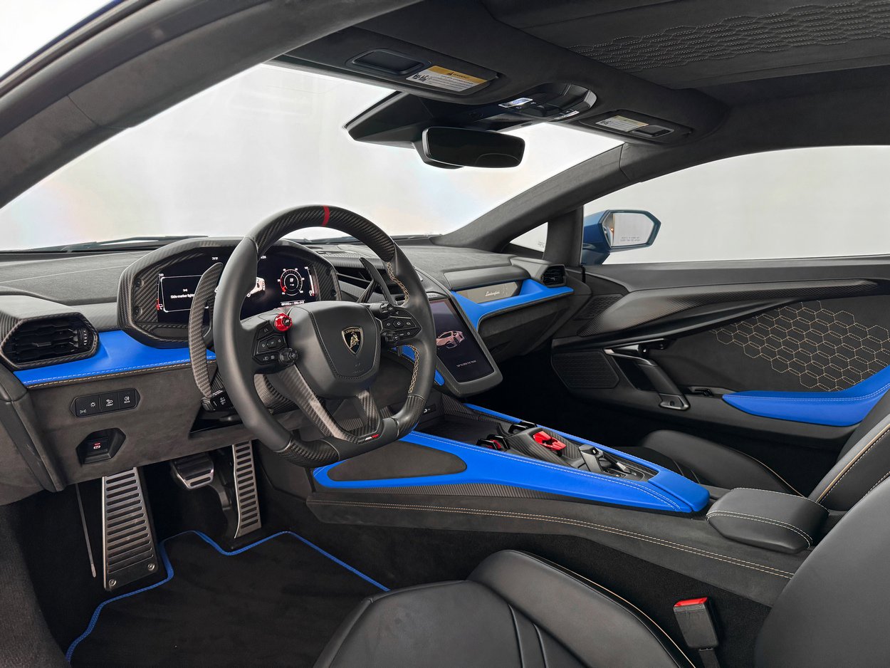 Used 2025 Lamborghini Revuelto image 13