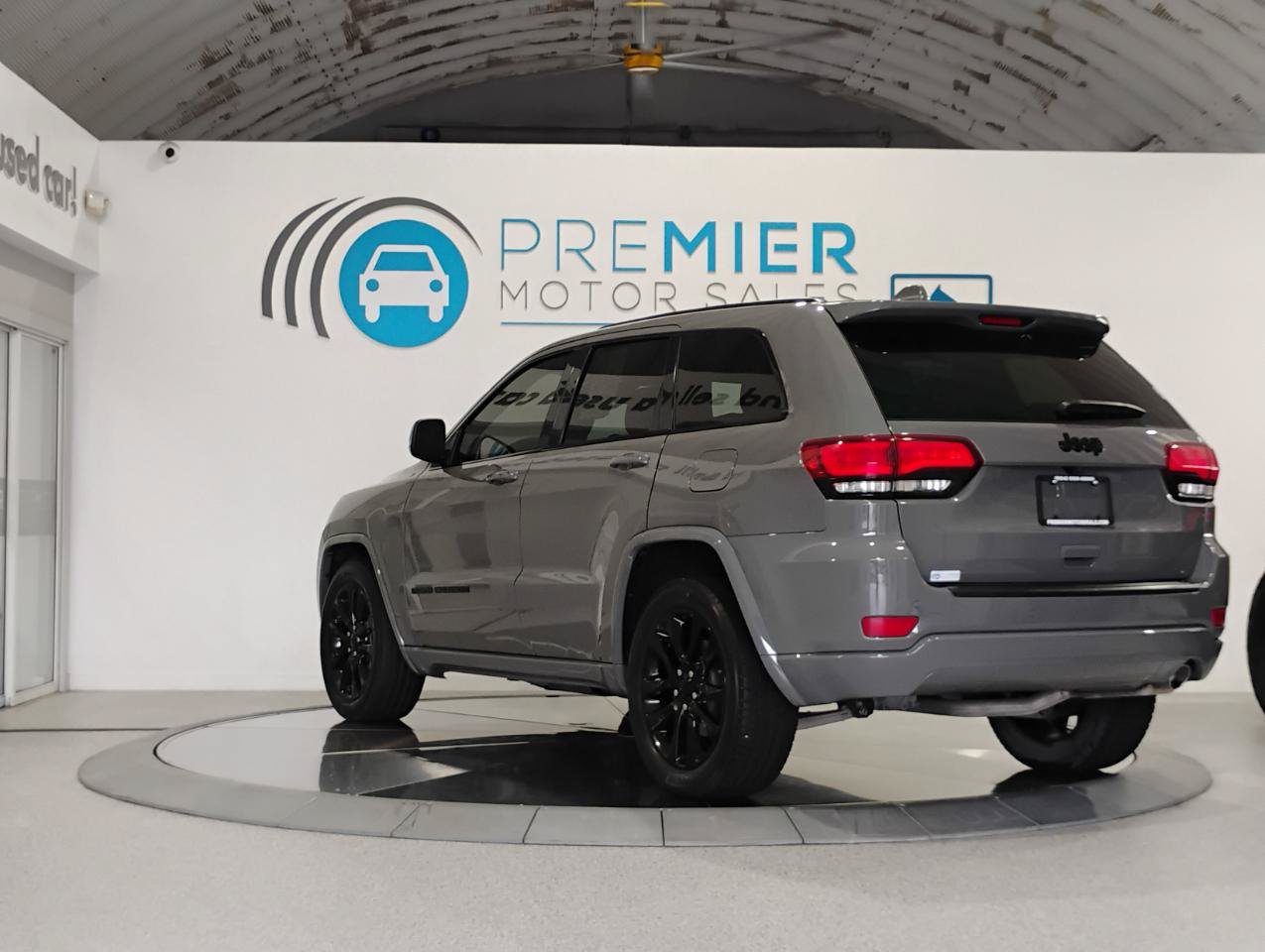 Used 2021 Jeep Grand Cherokee Laredo X RWD image 4