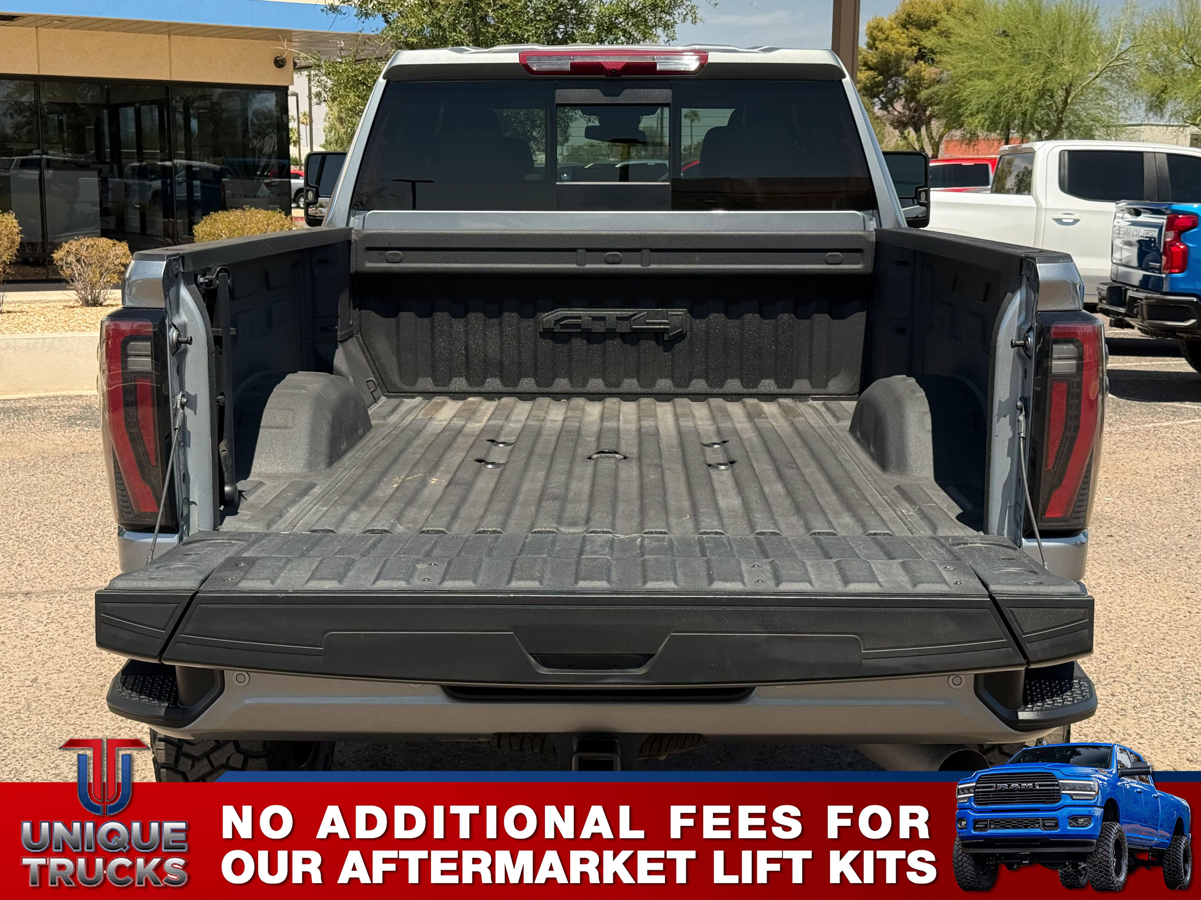 Used 2024 GMC Sierra 2500 AT4 w/ AT4 Preferred Package AWD/4WD image 6