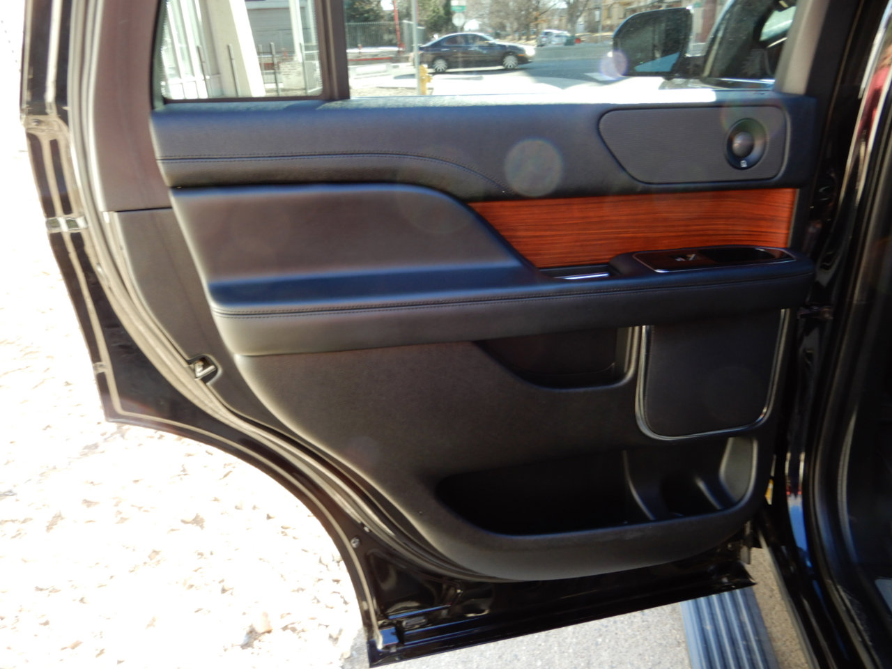 Used 2020 Lincoln Navigator Reserve image 25