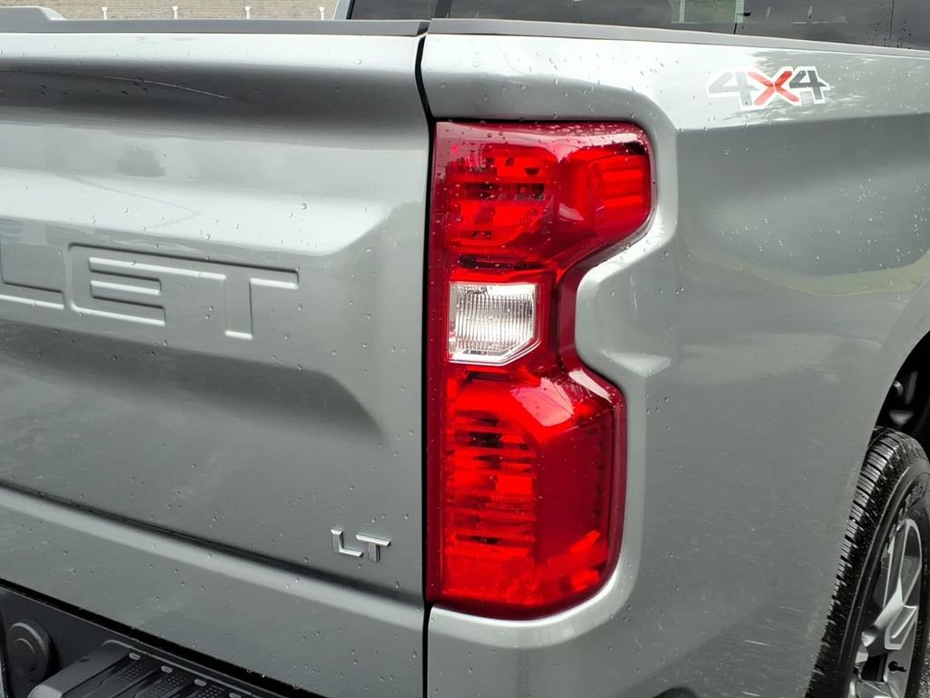 Used 2023 Chevrolet Silverado 1500 LT AWD/4WD image 9