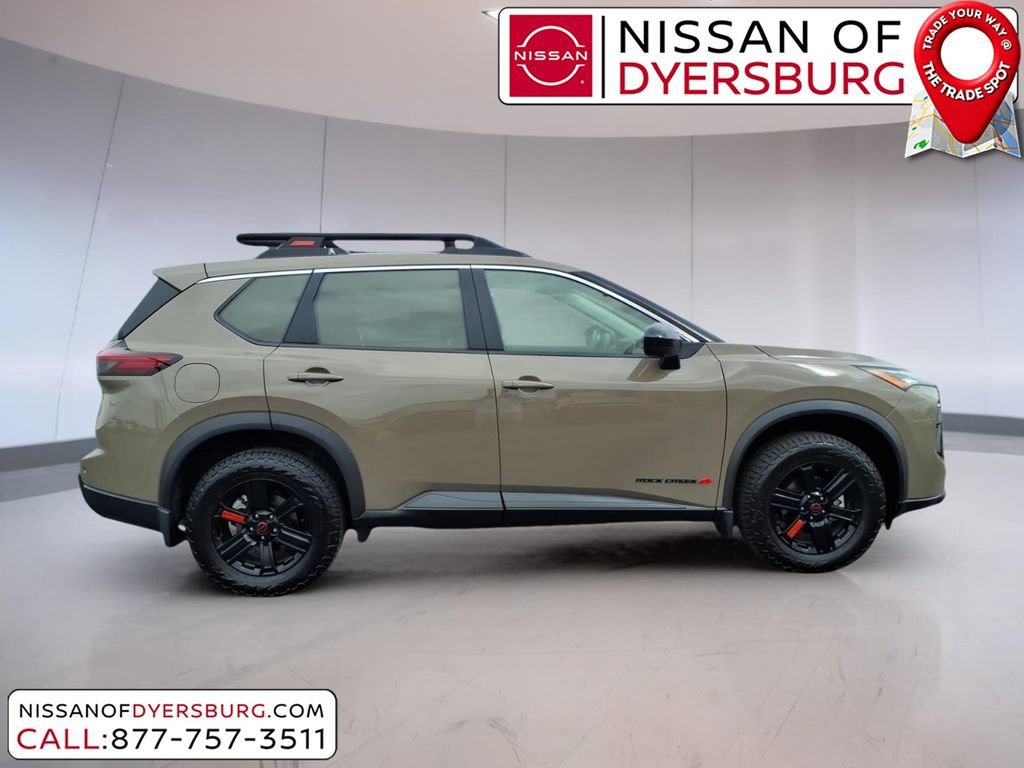 Used 2025 Nissan Rogue SV image 2