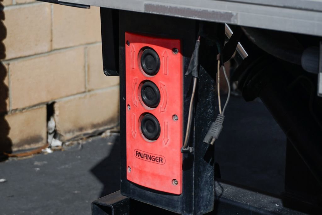 Used 2015 Ford F550 2WD Regular Cab Super Duty image 23