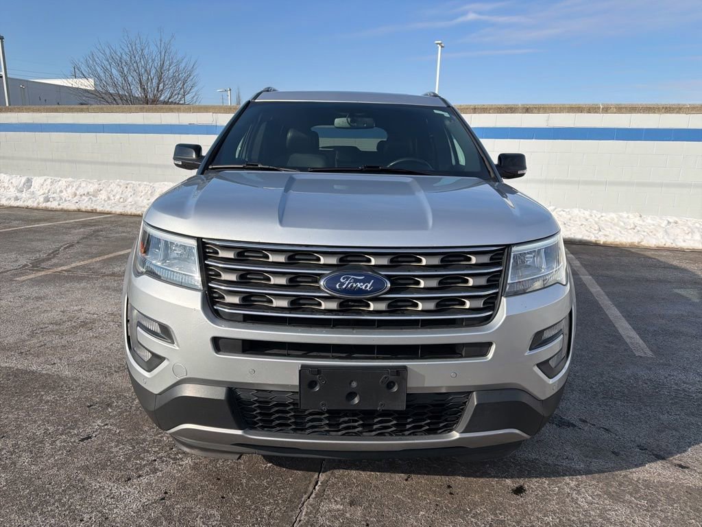 Used 2017 Ford Explorer XLT w/ Equipment Group 202A image 8