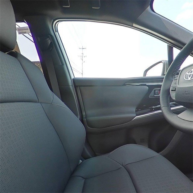 Used 2025 Toyota bZ4X AWD image 28