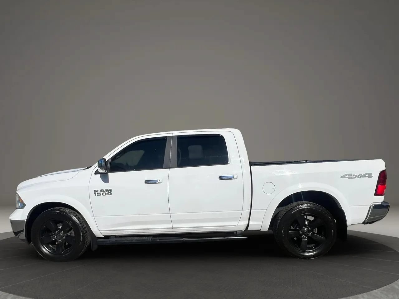 Used 2018 RAM 1500 SLT AWD/4WD image 8