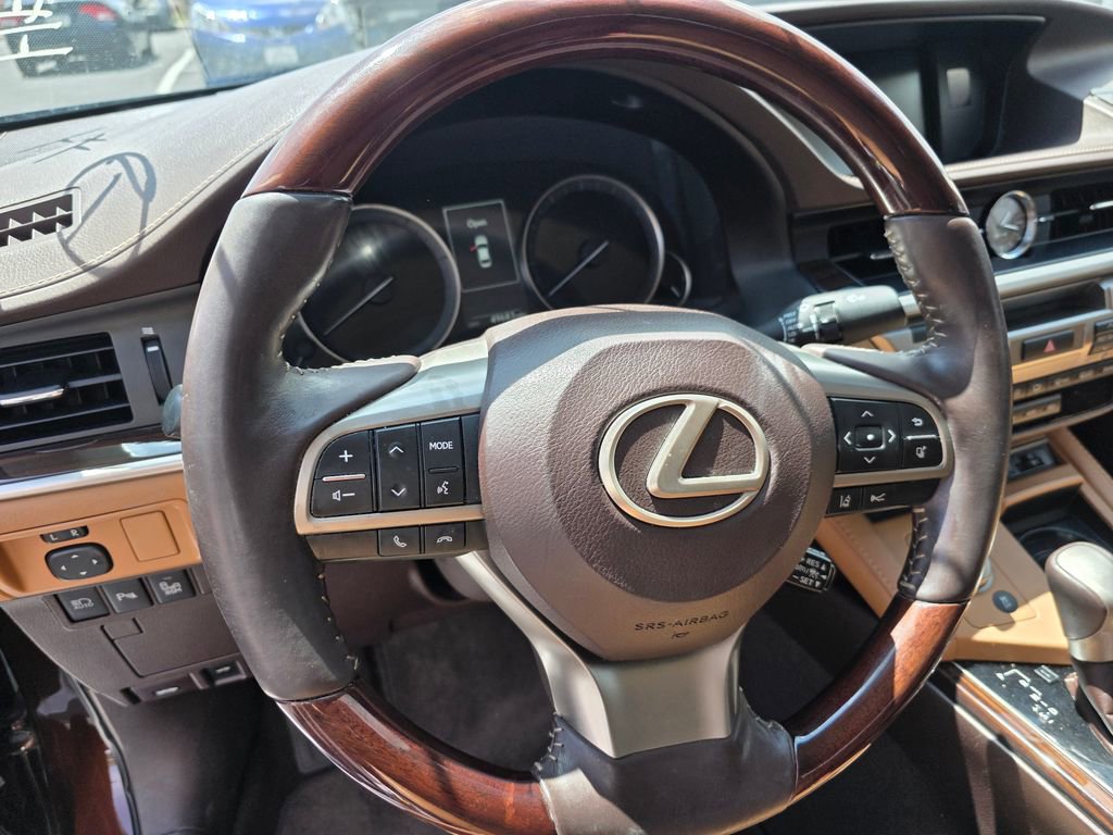 Used 2017 Lexus ES 350 w/ Luxury Package FWD image 11