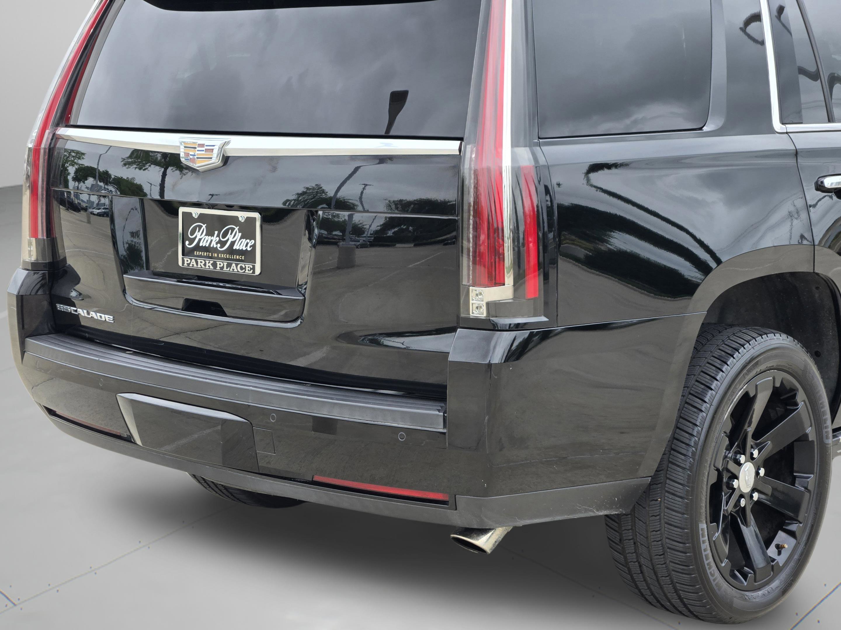 Used 2016 Cadillac Escalade Premium image 36