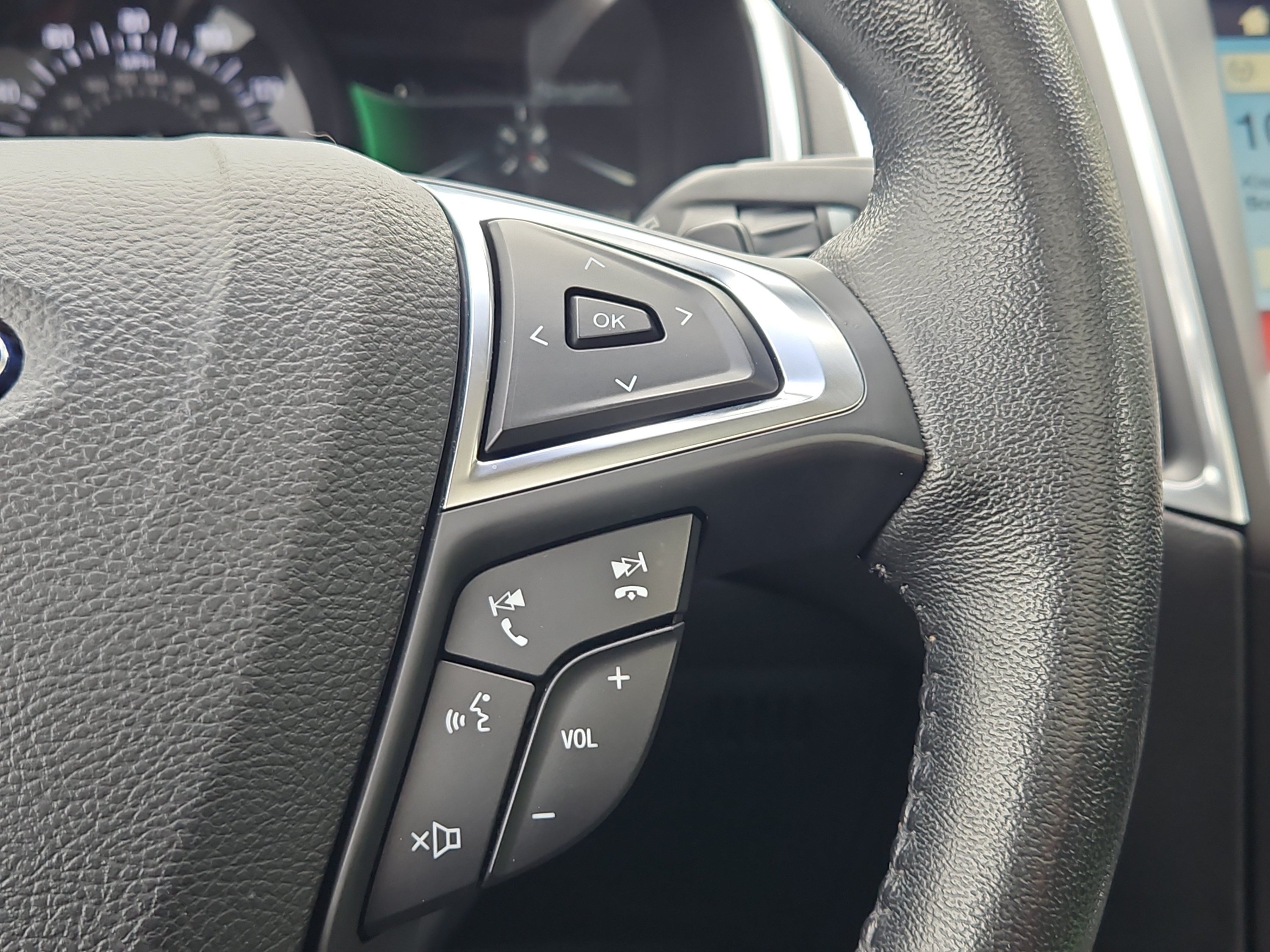 Used 2017 Ford Edge Titanium w/ Equipment Group 302A AWD/4WD image 23