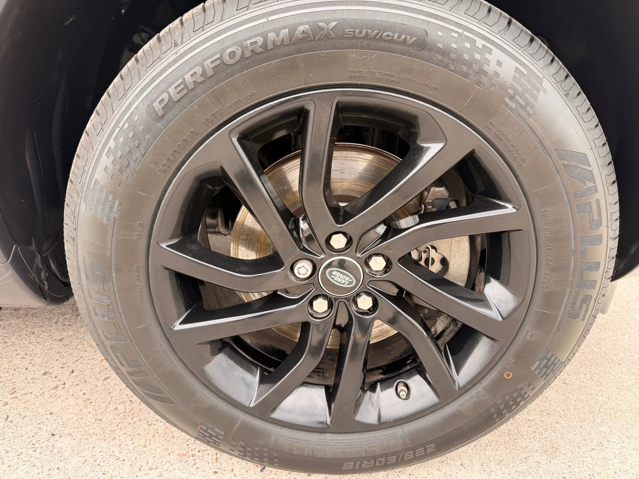 Used 2017 Land Rover Discovery Sport SE image 49