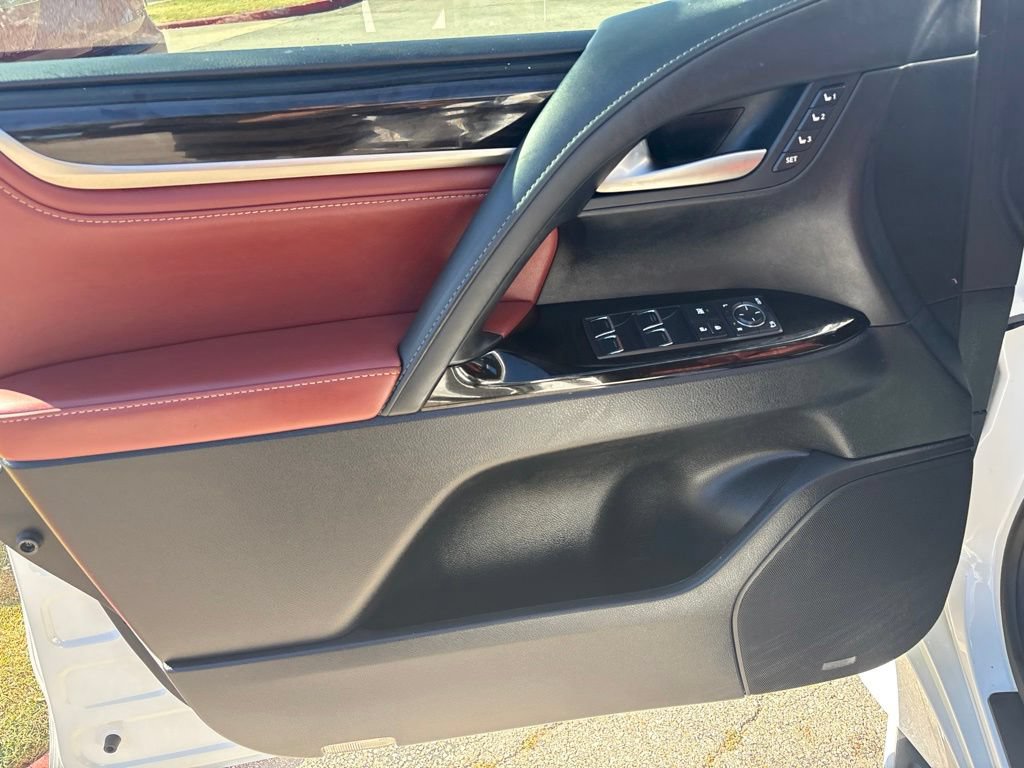 Used 2016 Lexus LX 570 4WD w/ Luxury Package image 12