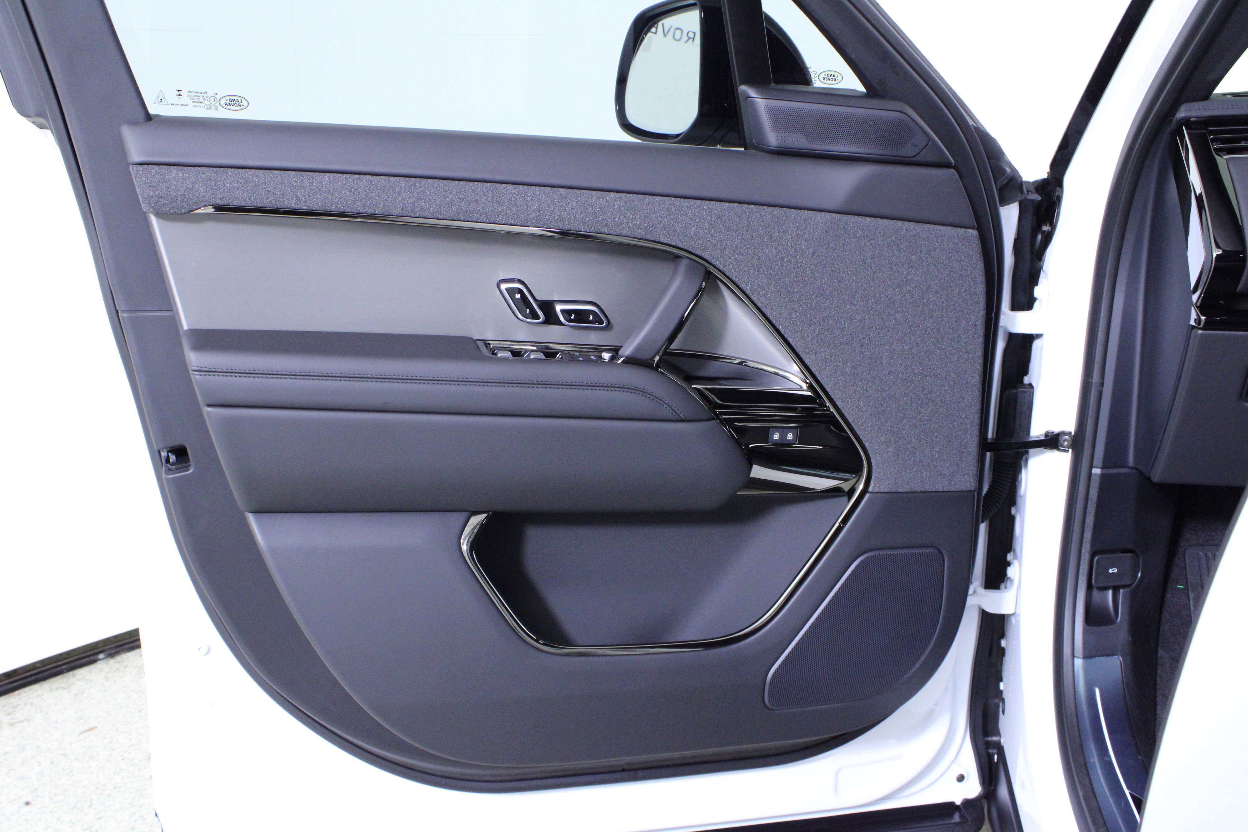 New 2026 Land Rover Range Rover Sport SE image 15