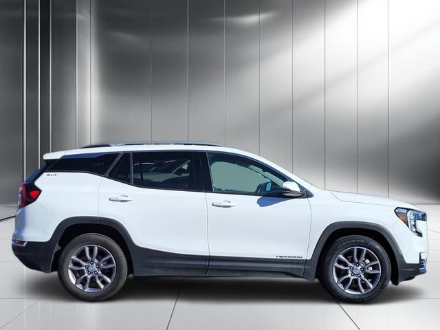 Used 2024 GMC Terrain SLT image 23