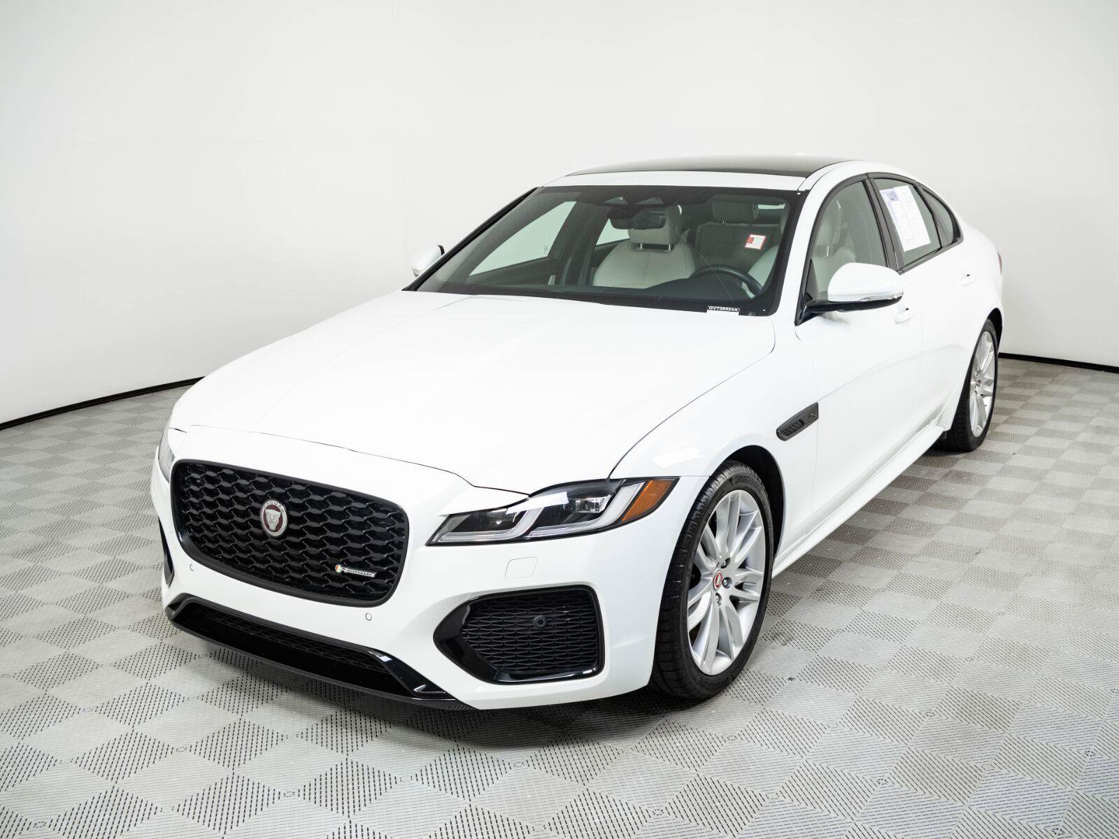 Used 2022 Jaguar XF R-Dynamic SE AWD/4WD image 1
