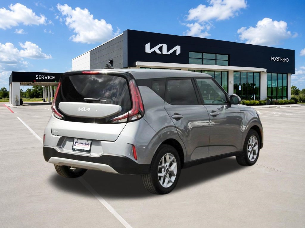 Used 2025 Kia Soul LX w/ LX Technology Package FWD image 5