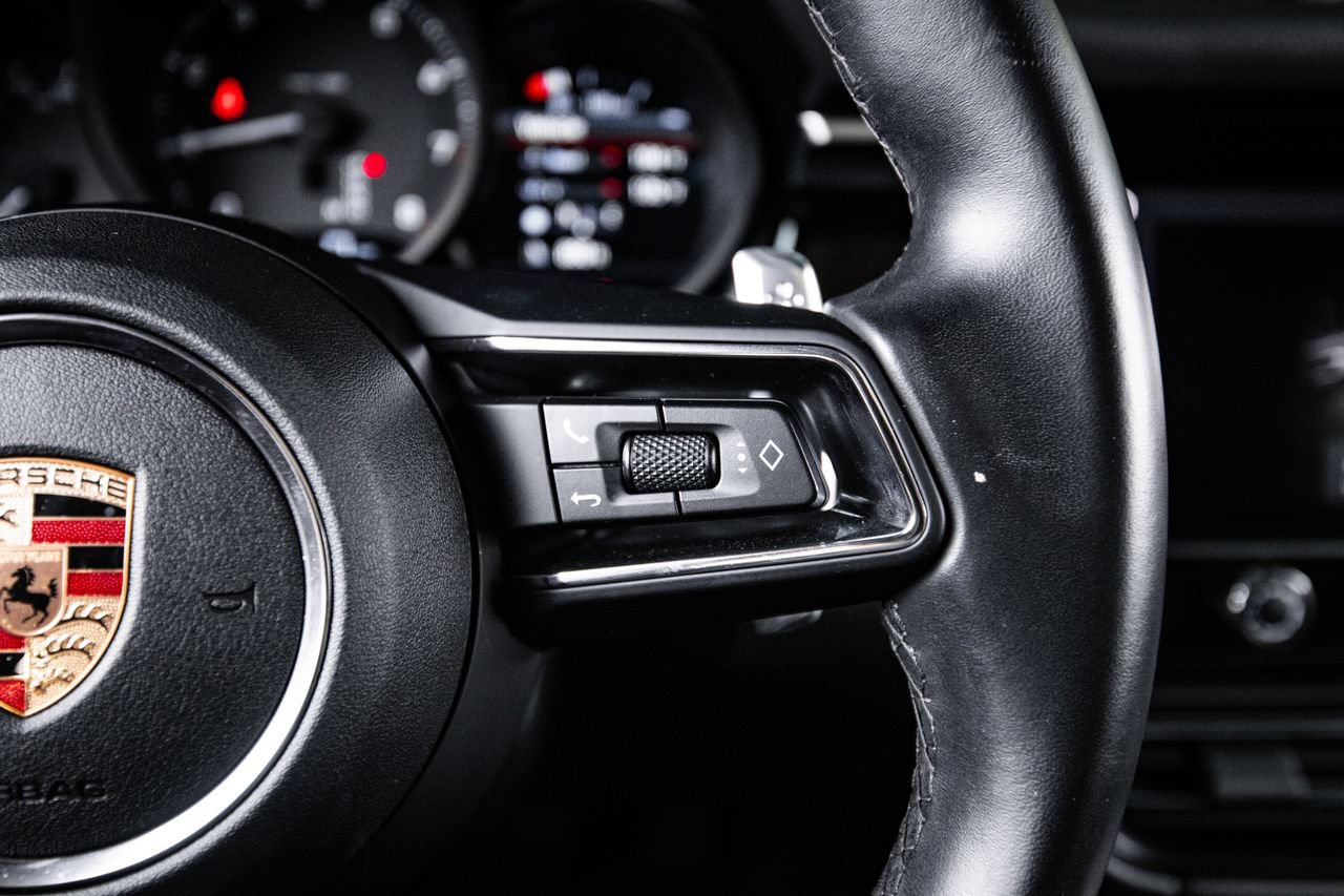 Certified 2024 Porsche Macan AWD/4WD image 16