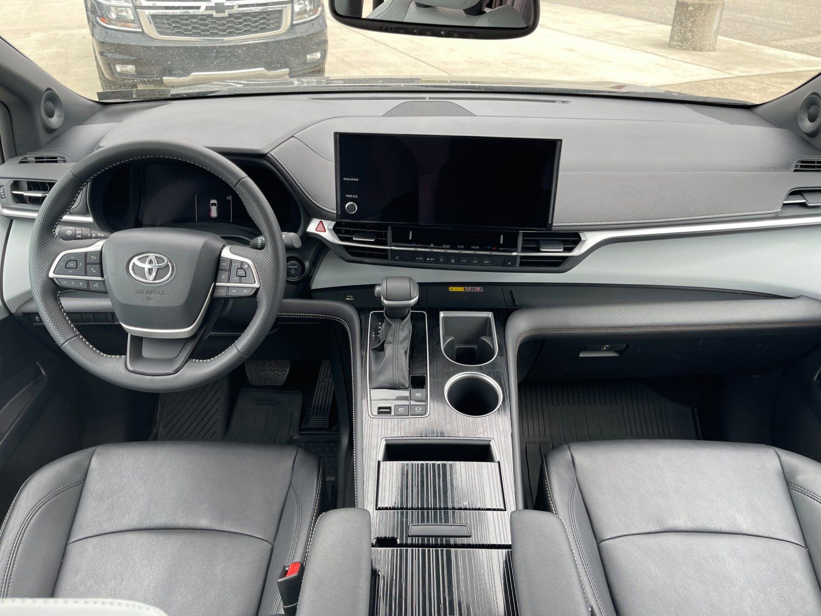 Used 2025 Toyota Sienna XSE w/ XSE Plus Package image 15