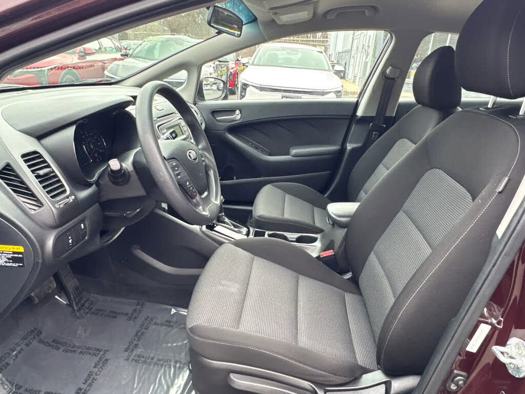 Used 2017 Kia Forte LX w/ LX Popular Package image 2