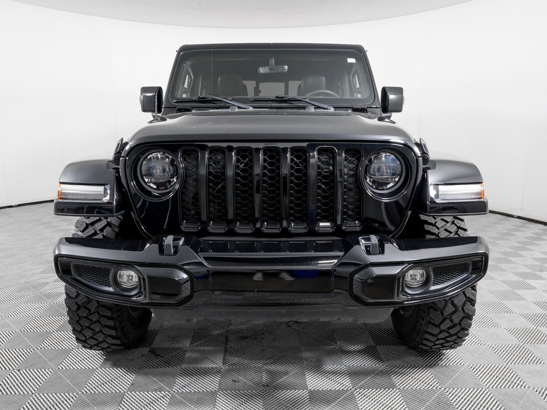 Used 2023 Jeep Gladiator Overland image 2