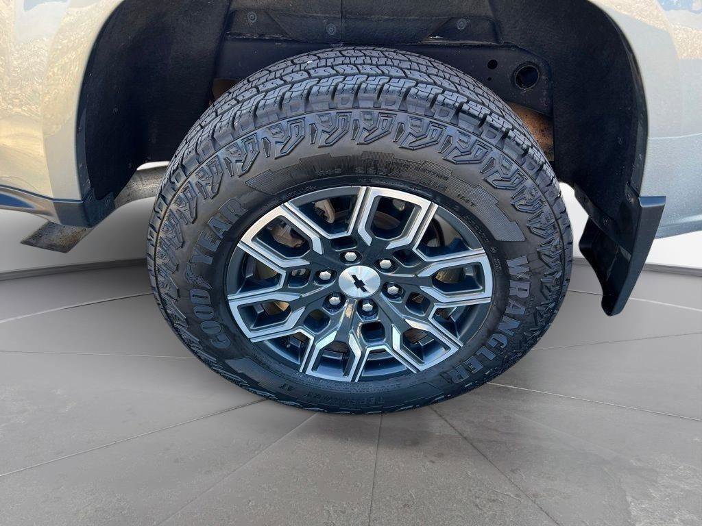 Used 2023 Chevrolet Colorado Z71 w/ Z71 Convenience Package 2 image 10