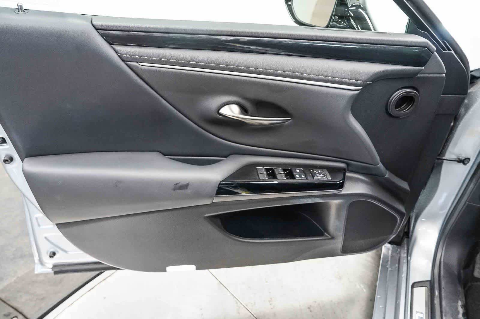 Certified 2025 Lexus ES 350 w/ Accessory Package (Z2) FWD image 22