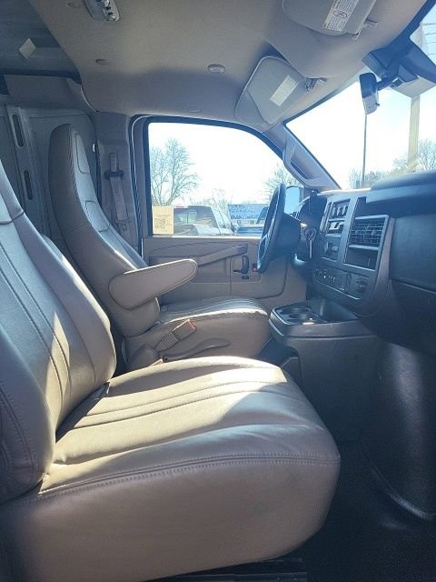 Used 2024 GMC Savana 2500 Extended w/ Driver Convenience Package RWD image 23