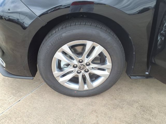 Used 2026 Toyota Sienna Limited FWD image 29