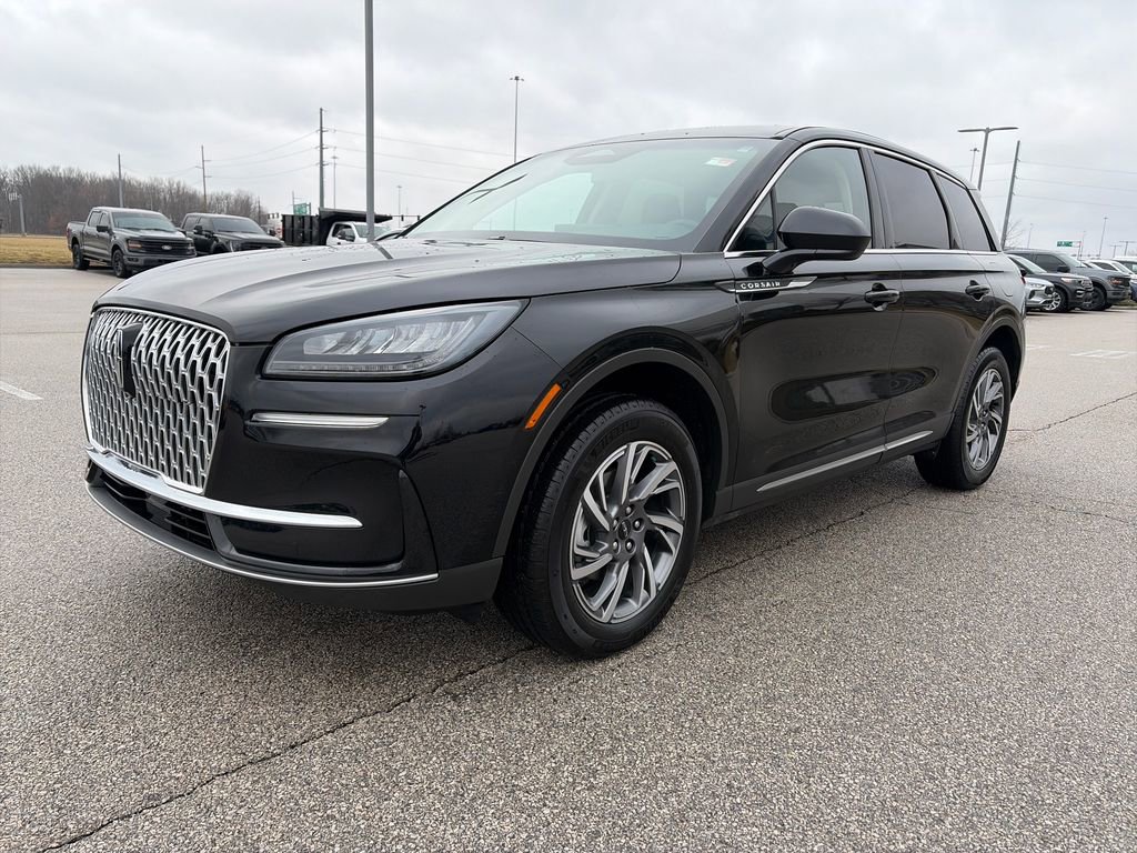 Used 2023 Lincoln Corsair Standard image 3