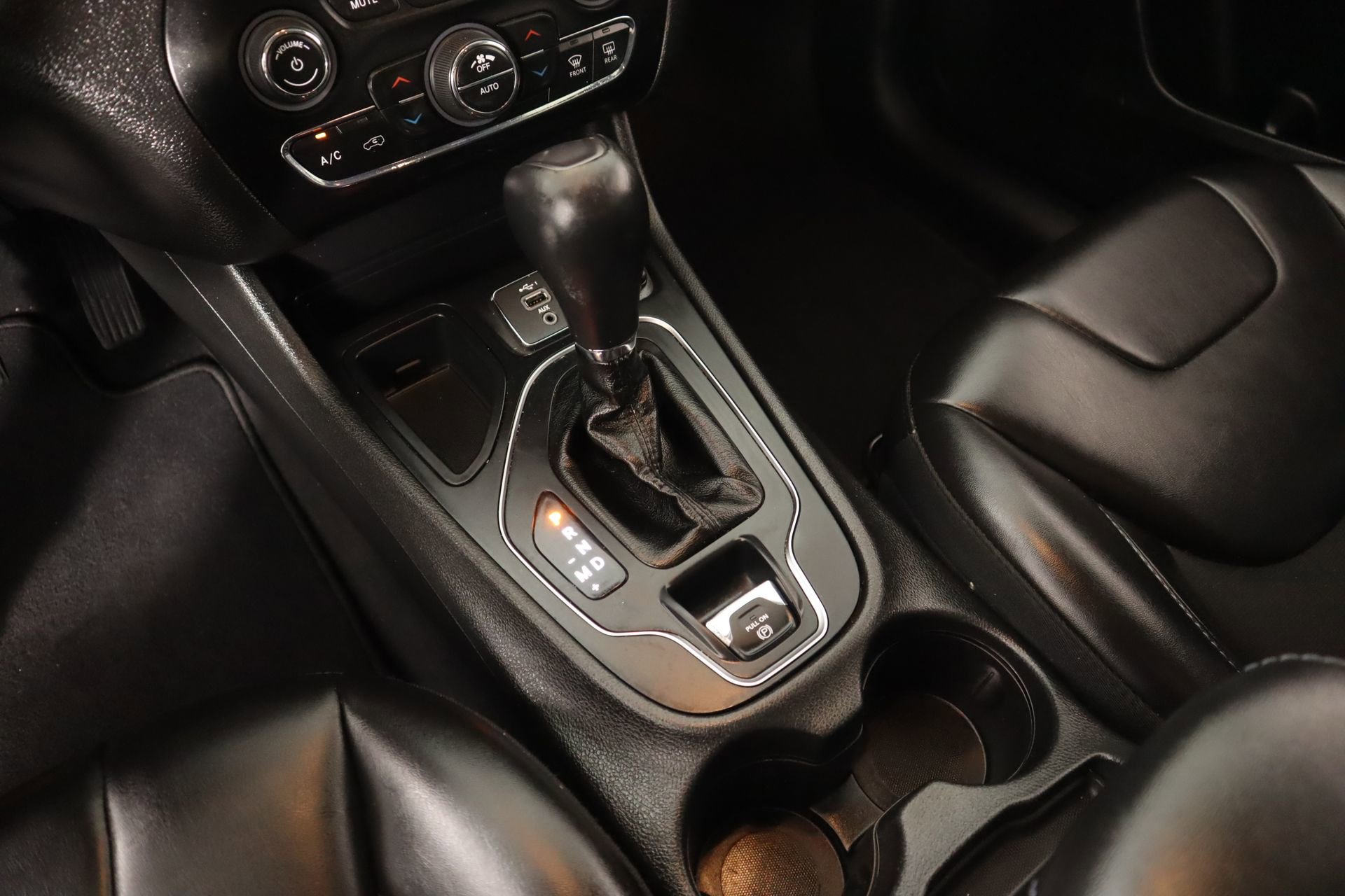 Used 2019 Jeep Cherokee Latitude Plus w/ Comfort/Convenience Group image 7