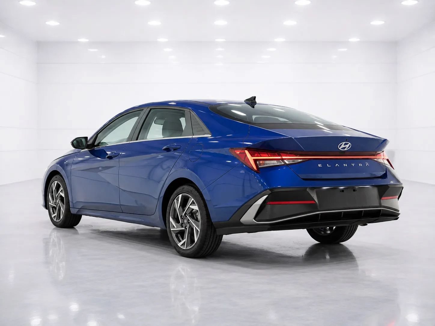 Used 2025 Hyundai Elantra SEL FWD image 3