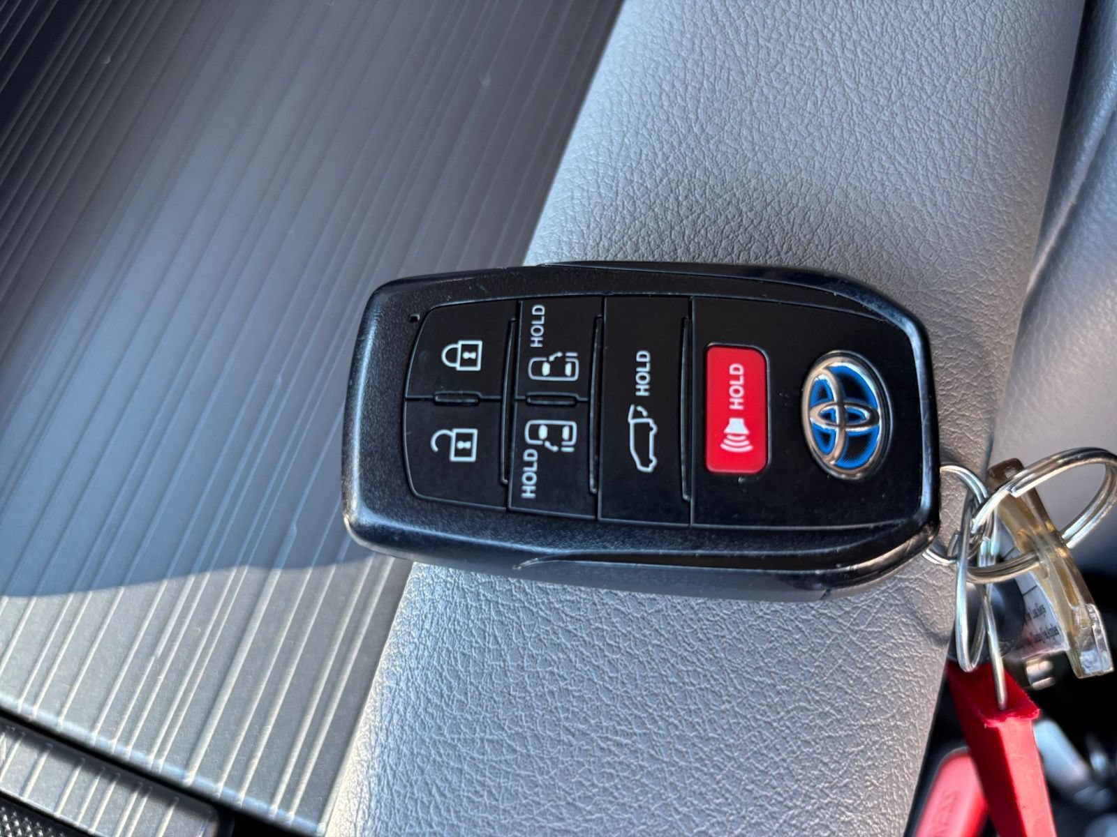 Used 2025 Toyota Sienna XLE FWD image 21