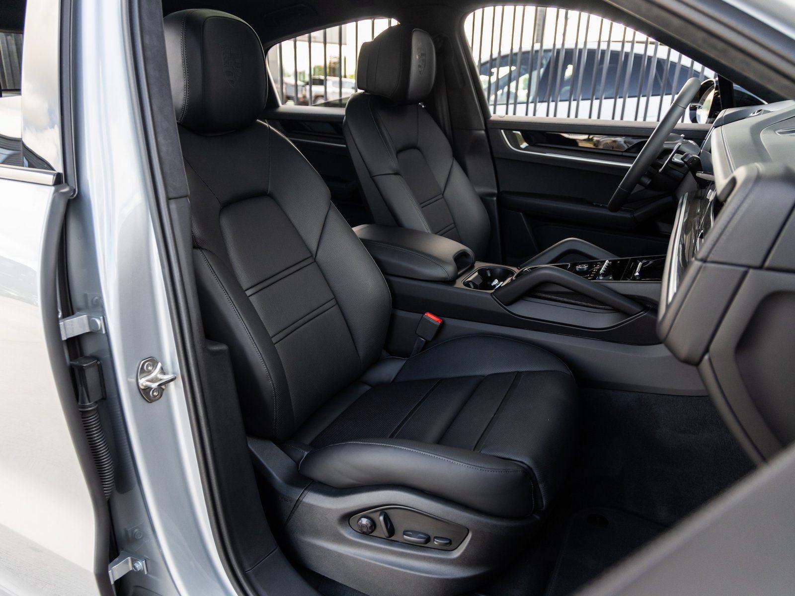 Certified 2025 Porsche Cayenne S AWD/4WD image 46