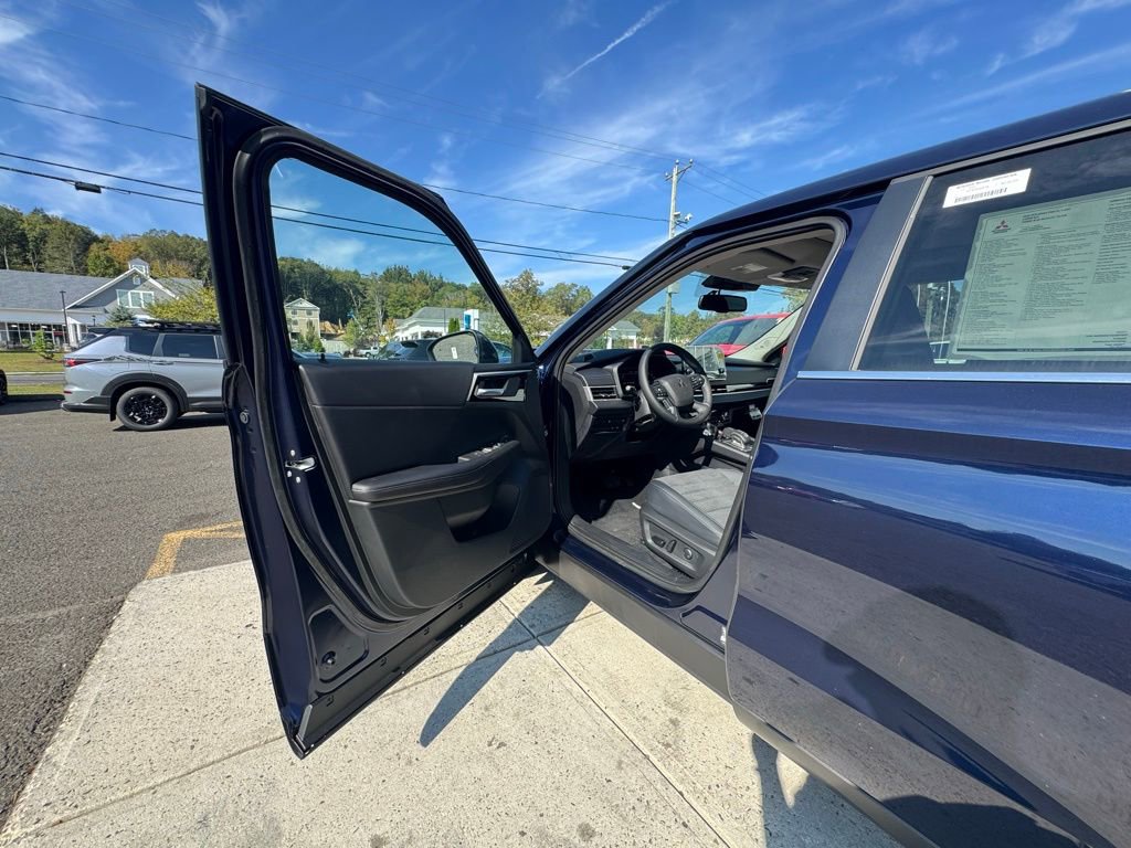New 2025 Mitsubishi Outlander SE AWD/4WD image 7