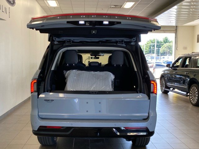 New 2025 Lincoln Navigator Reserve AWD/4WD image 14