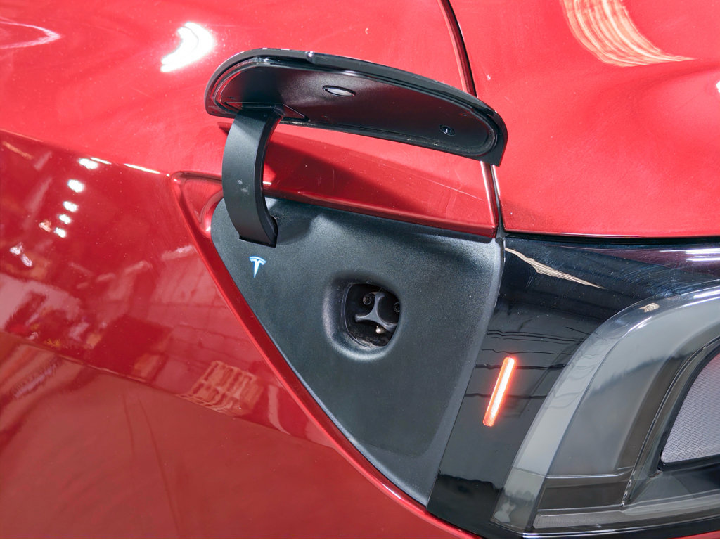 Used 2026 Tesla Model Y AWD image 5
