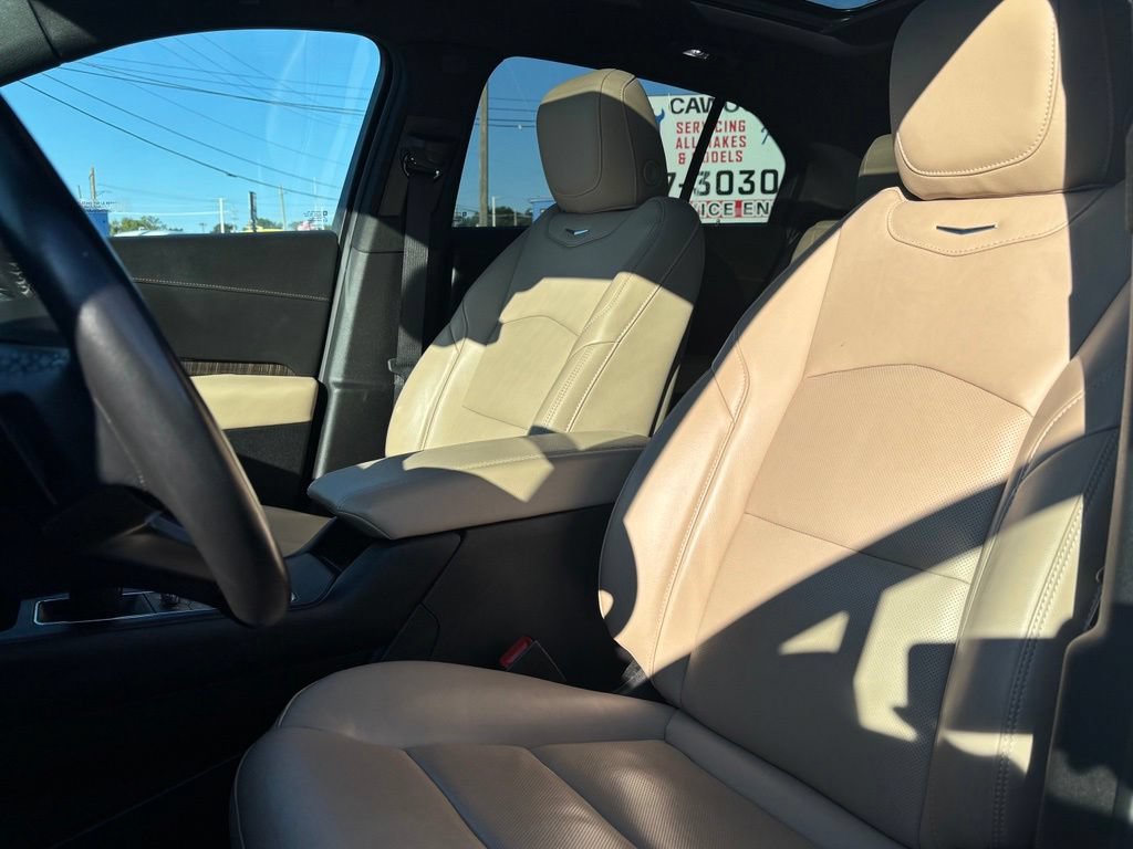 Used 2024 Cadillac XT4 Premium Luxury AWD/4WD image 10
