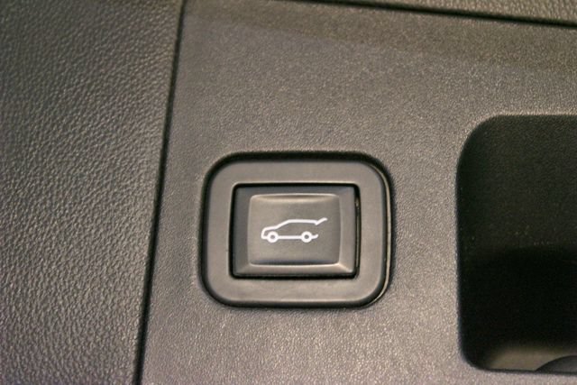 Used 2018 Cadillac XT5 Luxury w/ Driver Awareness Package AWD/4WD image 18