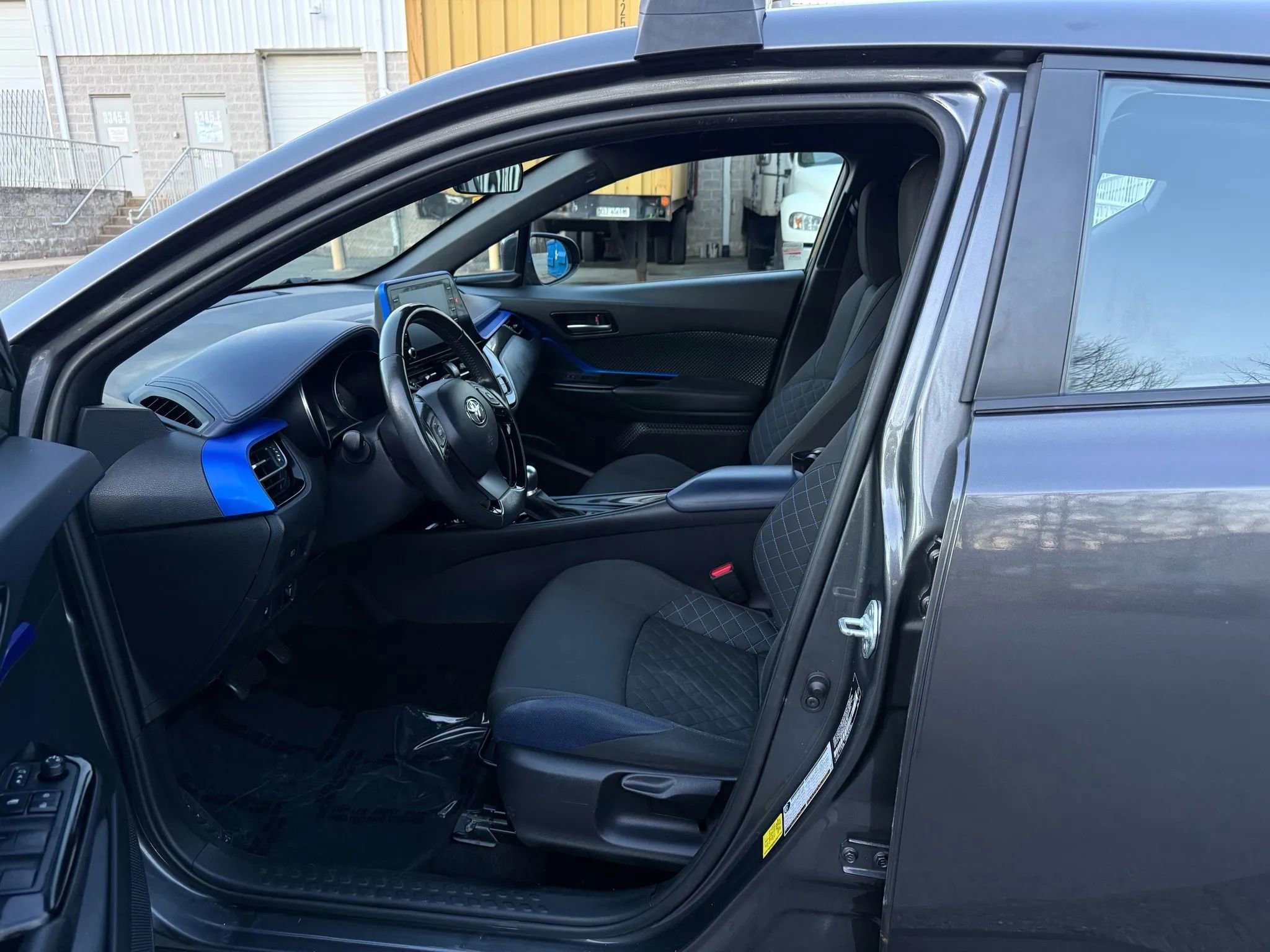 Used 2022 Toyota C-HR XLE image 16