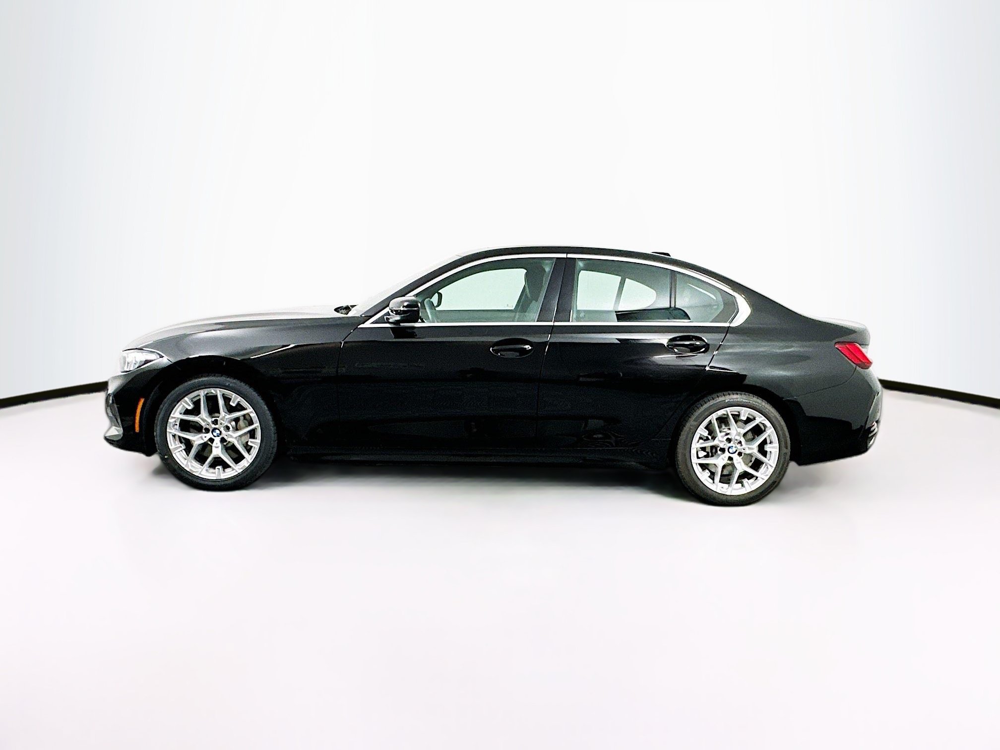 Used 2025 BMW 330i Sedan RWD image 4